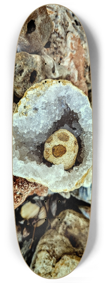 The screaming rock. Egg Shape